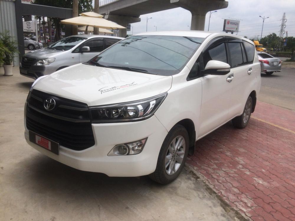 Toyota Innova 2.0E MT 2017 - Bán xe Innova màu trắng, số sàn 2017