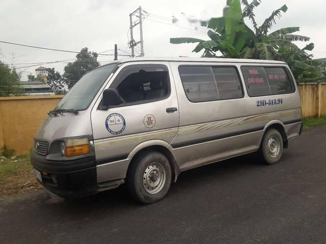 Toyota Hiace 2004 - Cần bán gấp Toyota Hiace sản xuất năm 2004