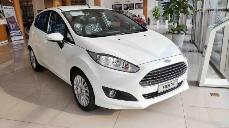 Ford Fiesta 2018 - Cần bán xe Ford Fiesta sản xuất 2018, màu trắng