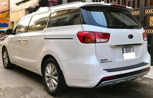 Kia Sedona  3.3L V6 GATH   2015 - Cần bán lại xe Kia Sedona 3.3L V6 GATH 2015, xe vận hành êm ái