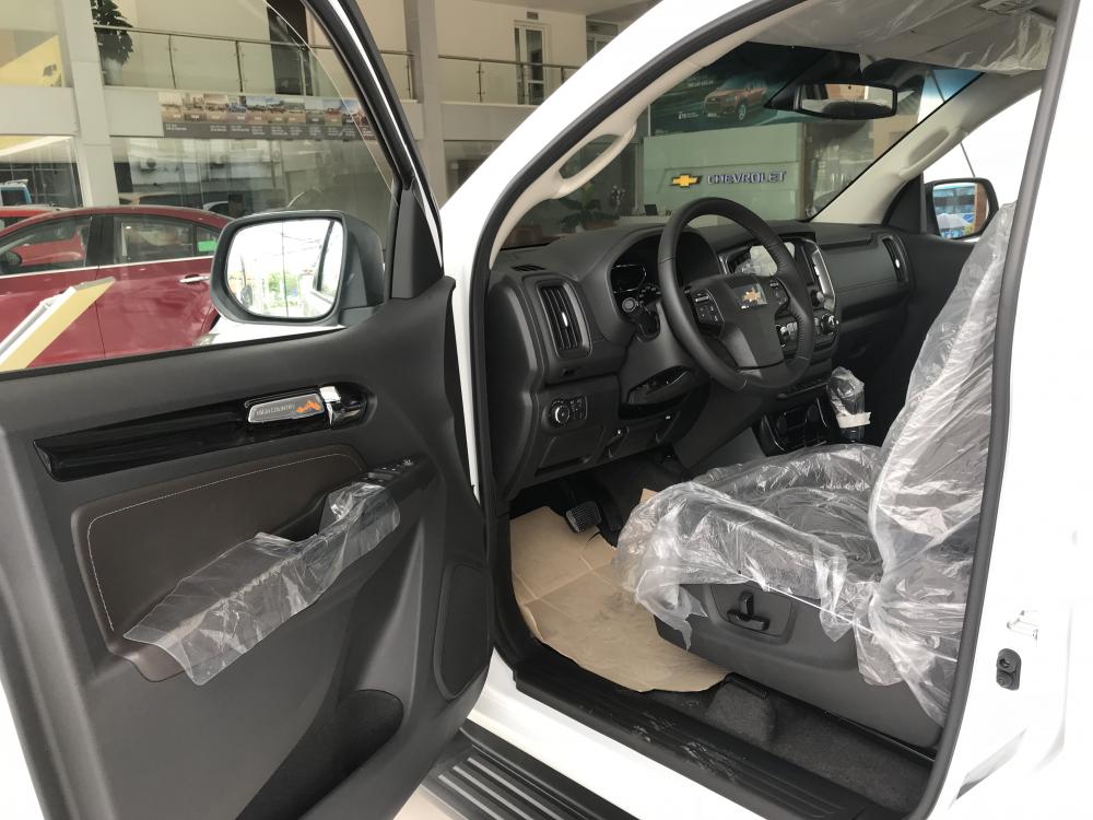 Chevrolet Colorado 2018 - Hà Tĩnh bán Chevrolet Colorado 2 cầu, số tự động, đời 2018, fulloption, màu trắng, khuyến mãi giảm 30 trong tháng 7 âm
