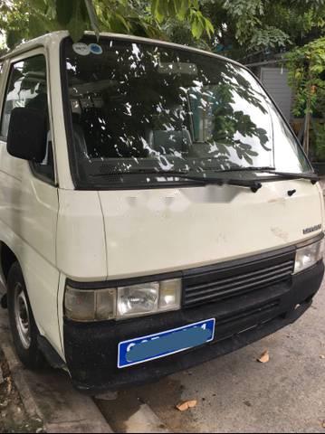 Nissan Urvan 1998 - Cần bán gấp Nissan Urvan 1998, màu trắng, xe không có niên hạn sử dụng