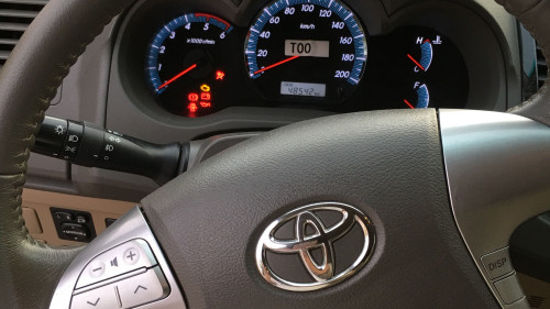 Toyota Fortuner   2.4 MT  2013 - Gia đình bán xe Toyota Fortuner 2.4 MT đời 2013, màu đen