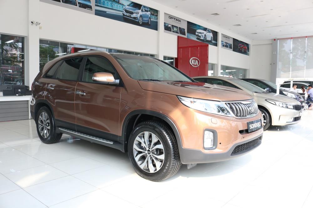 Kia Sorento DATH 2018 - Bán Kia Sorento DATH sản xuất 2018, màu nâu, 949tr