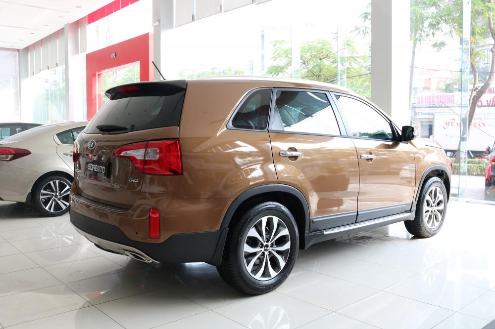 Kia Sorento DATH 2018 - Bán Kia Sorento DATH sản xuất 2018, màu nâu, 949tr