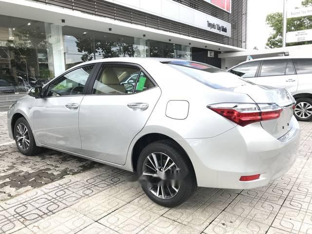 Toyota Corolla altis 2018 - Bán ô tô Toyota Corolla Altis sản xuất 2018, màu bạc