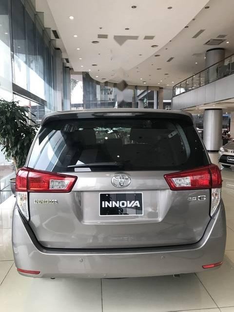 Toyota Innova 2018 - Bán xe Toyota Innova sản xuất 2018, màu bạc, giá tốt