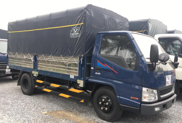 Hyundai Gold 2018 - Bán xe tải Hyundai Iz49 thùng bạt