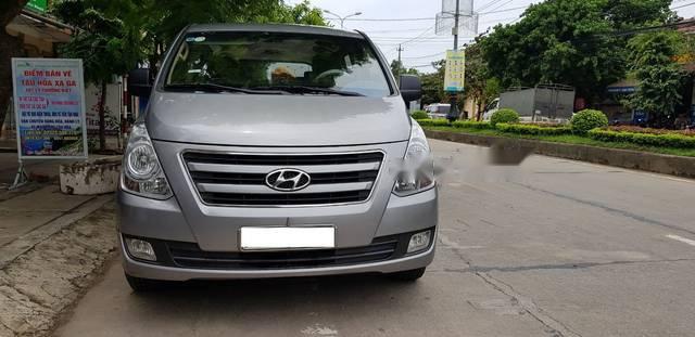 Hyundai Starex 2016 - Cần bán lại xe Hyundai Starex đời 2016, màu bạc, nhập khẩu nguyên chiếc, 870tr