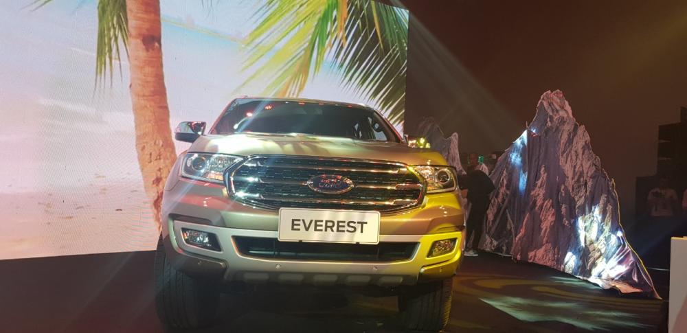 Ford Everest  Titanium 2.0 AT (4WD) 2018 - Hot Ford Everest model 2019, đủ màu chỉ với từ 200 triệu đồng, hỗ trợ trả góp lên tới 90% giá trị xe - LH 0967664648