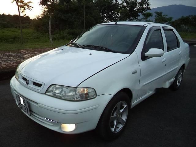 Fiat Albea  ELX 1.3 2004 - Cần bán gấp Fiat Albea sản xuất 2004, màu trắng