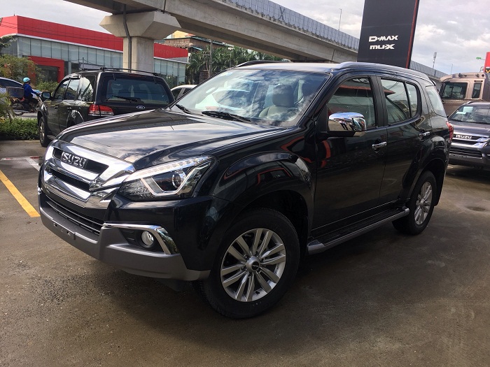 Isuzu MU-X 1.9 AT  2018 - Cần bán xe Isuzu MU-X 1.9 AT đời 2018, màu đen, nhập khẩu, 930tr