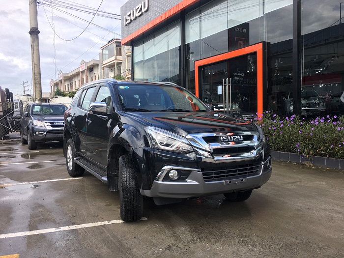 Isuzu MU-X 1.9 AT  2018 - Cần bán xe Isuzu MU-X 1.9 AT đời 2018, màu đen, nhập khẩu, 930tr