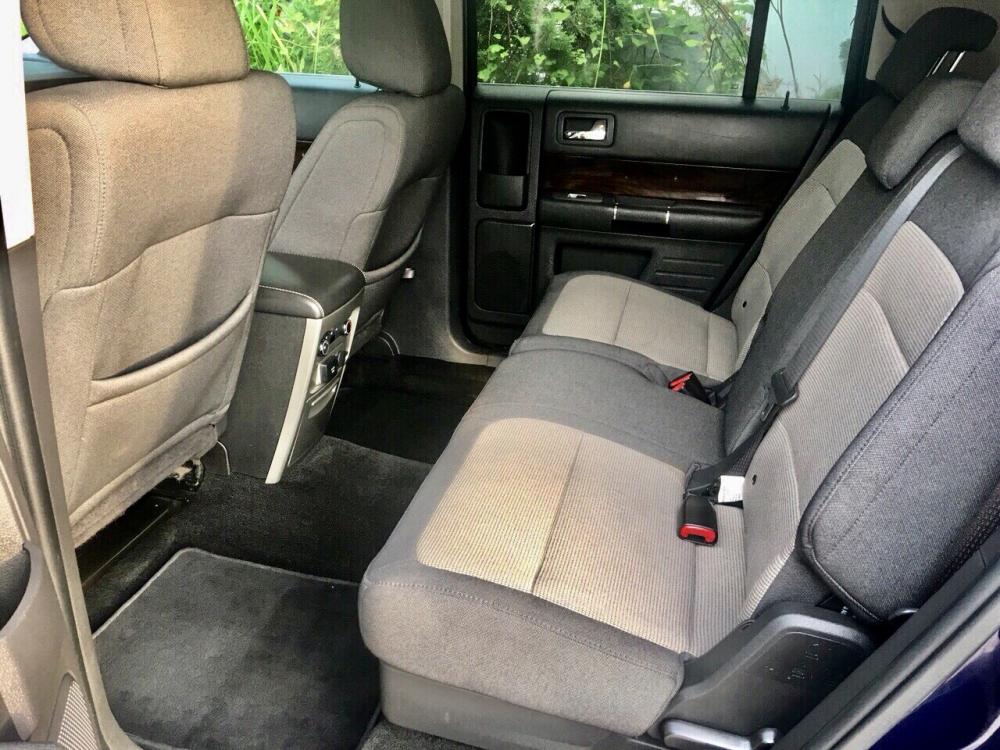 Ford Flex SEL 2010 - Cần bán lại xe Ford Flex SEL 2010 - Hết tháng ngâu em bán tình yêu lung linh giá cũng rung rinh