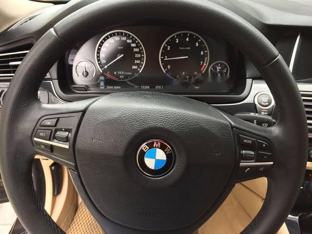 BMW 5 Series  520i 2015 - Bán xe BMW 5 Series 520i sản xuất năm 2015, màu đen 