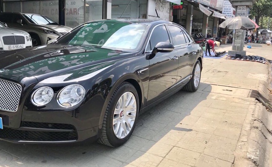 Bentley Mulsanne V8 4.0l 2017 - Cần bán Bentley Bentley Flying Spur V8 4.0l đời 2017, màu đen, xe nhập