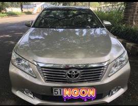 Toyota Camry 2.0 E  2013 - Cần bán xe Toyota Camry 2.0 E đời 2013, màu nâu, giá tốt