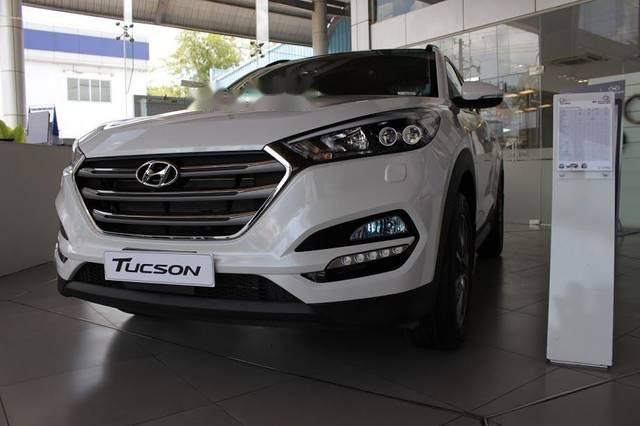 Hyundai Tucson 2018 - Bán ô tô Hyundai Tucson năm sản xuất 2018, màu trắng 