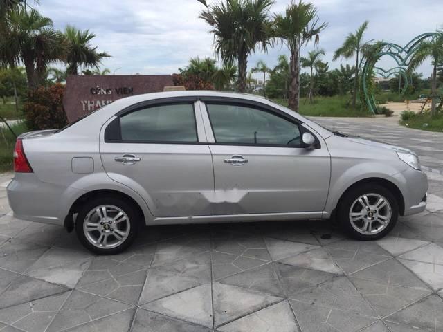 Chevrolet Aveo 2015 - Cần bán gấp Chevrolet Aveo đời 2015, màu bạc chính chủ 