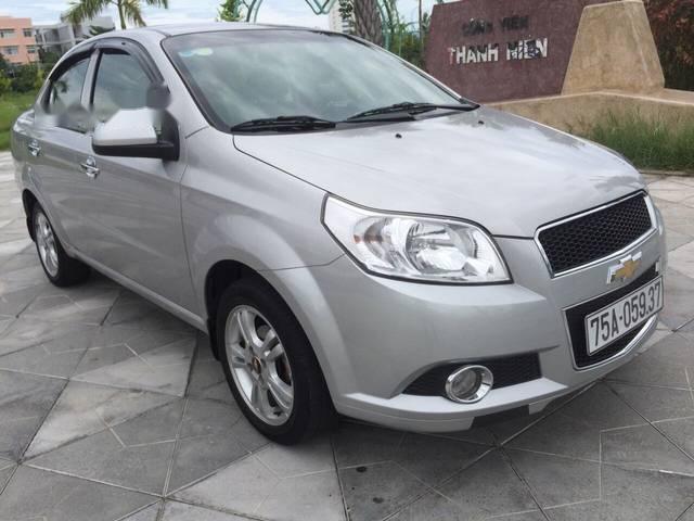 Chevrolet Aveo 2015 - Cần bán gấp Chevrolet Aveo đời 2015, màu bạc chính chủ 