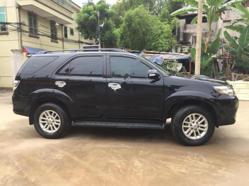 Toyota Fortuner G  2013 - Gia đình bán xe Toyota Fortuner G 2013, màu đen 