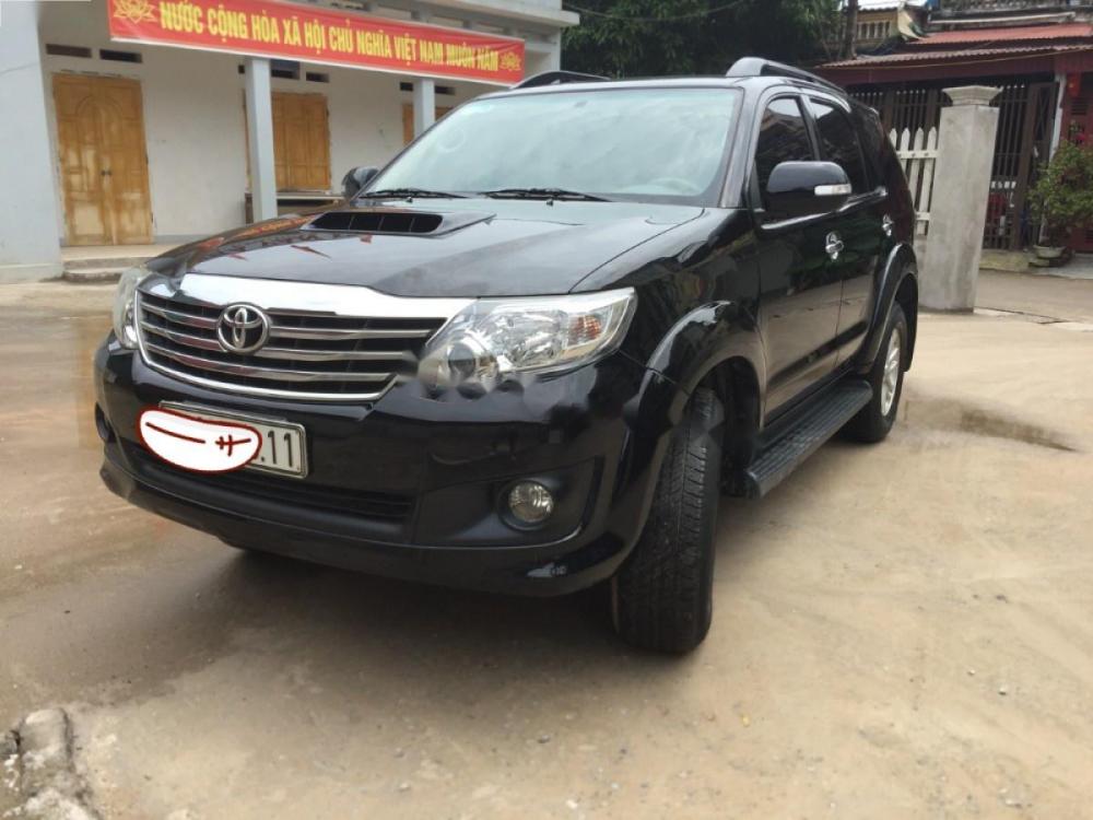 Toyota Fortuner G  2013 - Gia đình bán xe Toyota Fortuner G 2013, màu đen 