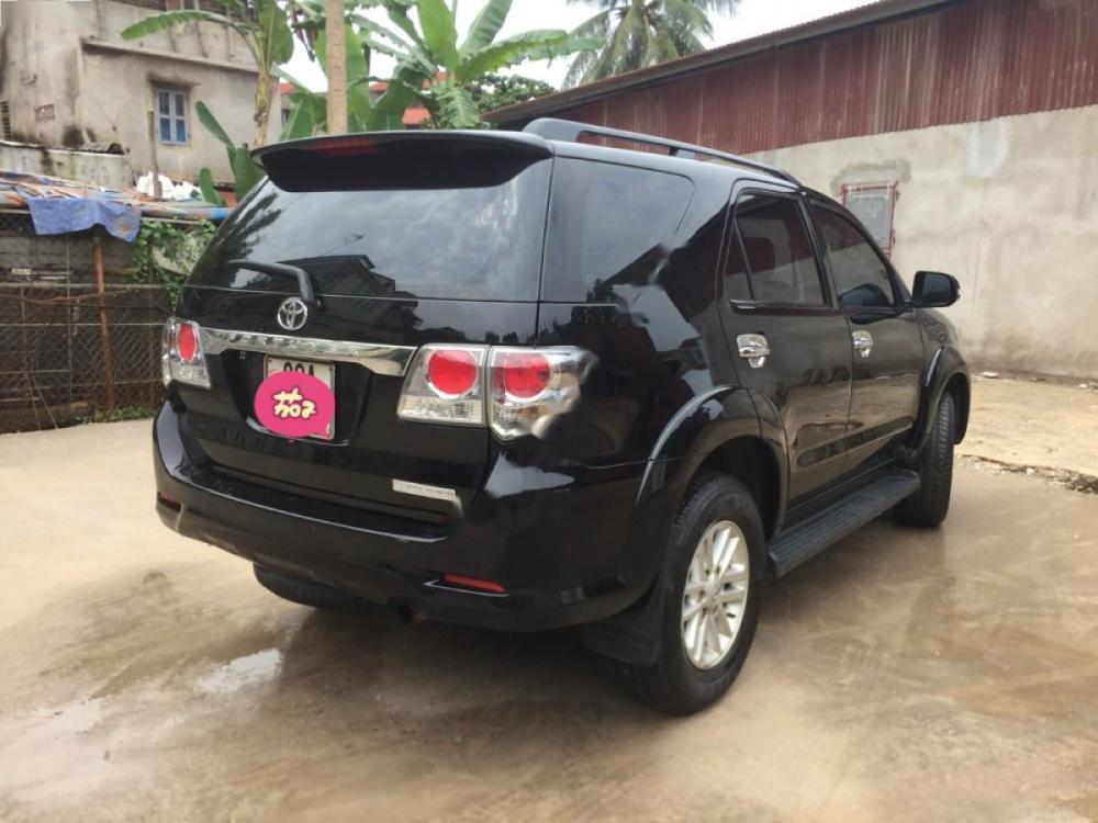 Toyota Fortuner G  2013 - Gia đình bán xe Toyota Fortuner G 2013, màu đen 