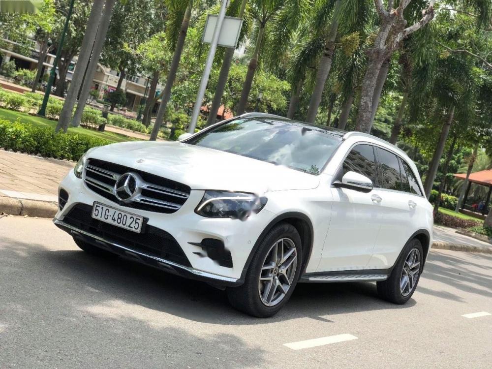 Mercedes-Benz GLC-Class   2017 - Cần bán xe Mercedes sản xuất 2017, màu trắng
