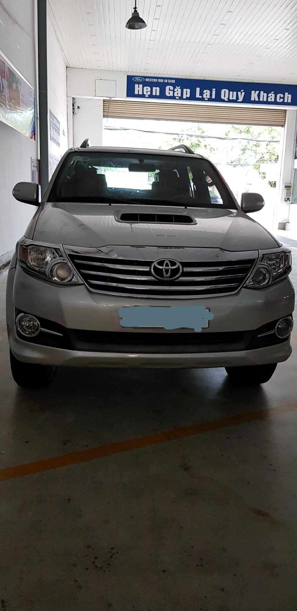 Toyota Fortuner 2015 - Bán xe Toyota Fortuner năm sản xuất 2015, màu bạc