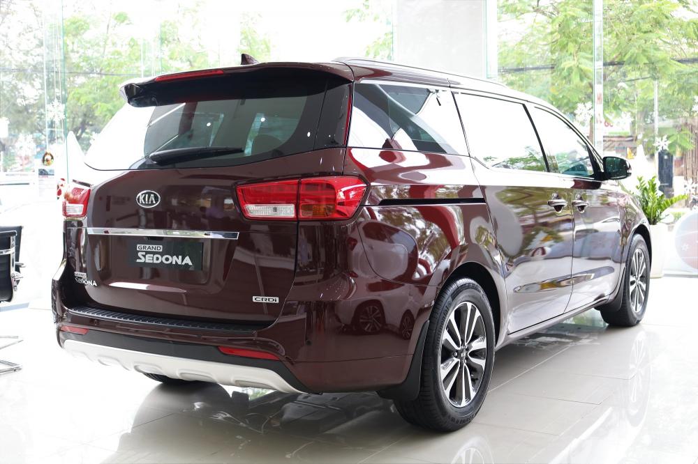 Kia Sedona DATH 2018 - bán Kia Sedona Dath đỏ 2018_tặng BHVC, hỗ trợ 90%