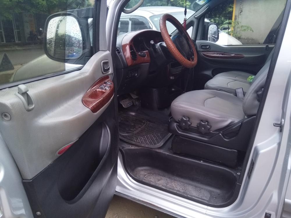 Hyundai Starex 2004 - Cần bán Hyundai Starex bán tải năm 2004, màu bạc xe nhập, giá tốt 215 triệu