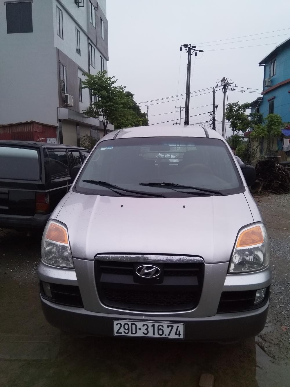 Hyundai Starex 2004 - Cần bán Hyundai Starex bán tải năm 2004, màu bạc xe nhập, giá tốt 215 triệu