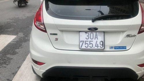 Ford Fiesta 1.0 Ecoboost 2015 - Bán Ford Fiesta 1.0 Ecoboost năm sản xuất 2015, màu trắng