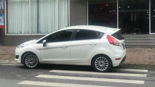 Ford Fiesta 1.0 Ecoboost 2015 - Bán Ford Fiesta 1.0 Ecoboost năm sản xuất 2015, màu trắng