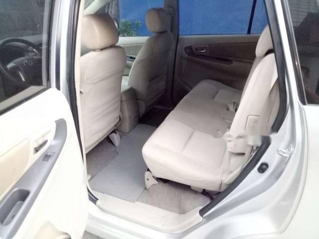 Toyota Innova 2015 - Bán Toyota Innova đời 2015, màu bạc, giá 568tr