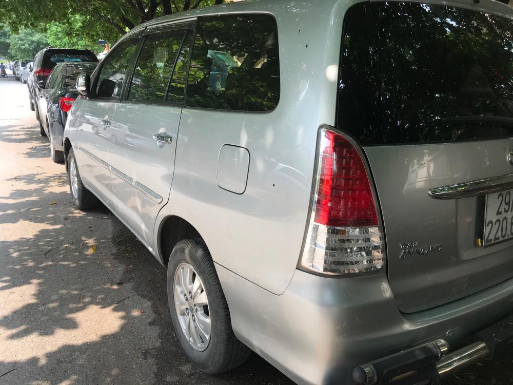 Toyota Innova G 2011 - Bán Toyota Innova số sàn full option, sản xuất 2011 xe tư nhân chính chủ