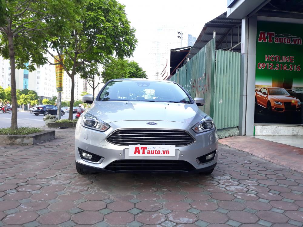 Ford Focus Titanium 2016 - Cần bán xe Ford Focus Titanium sản xuất 2016, màu bạc