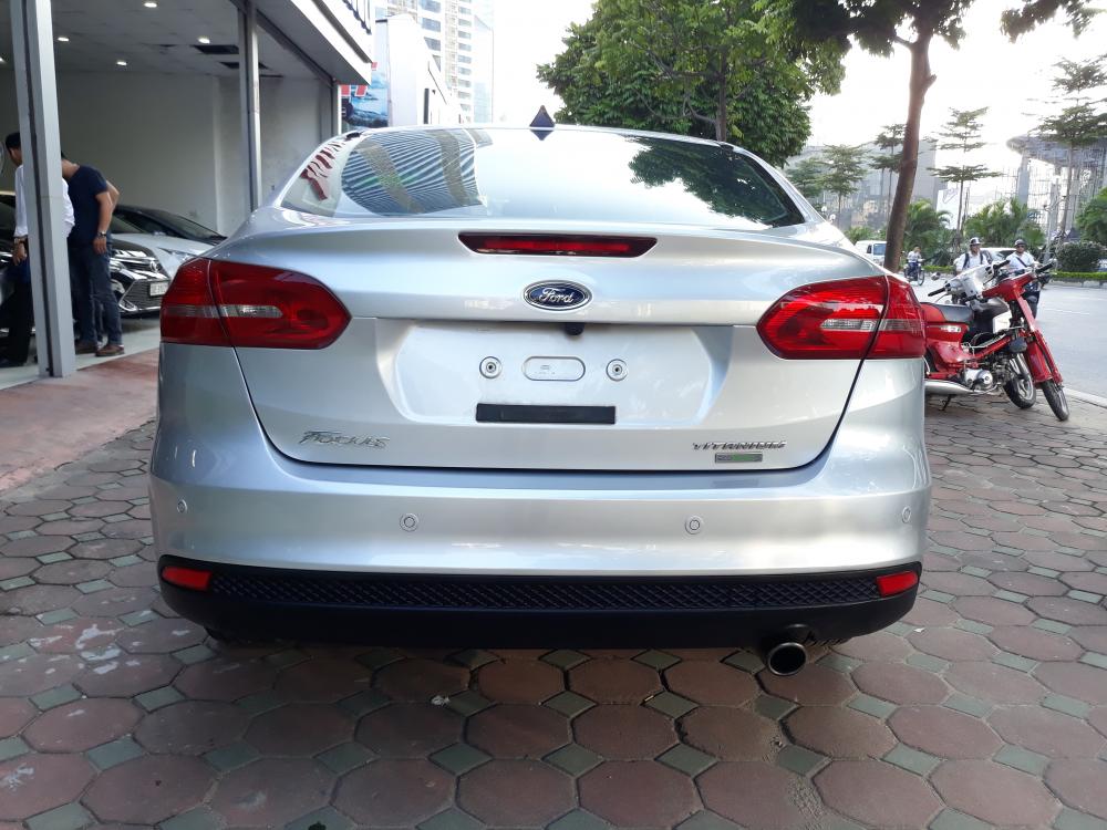 Ford Focus Titanium 2016 - Cần bán xe Ford Focus Titanium sản xuất 2016, màu bạc