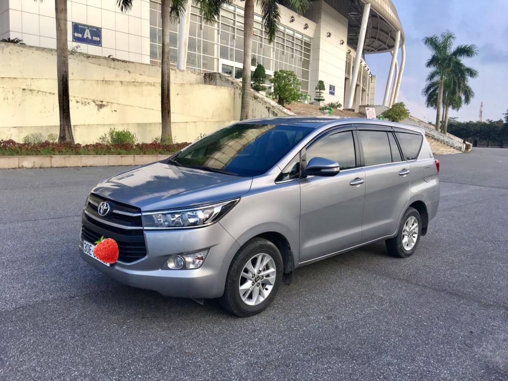 Toyota Innova 2.0E 2016 - Bán Toyota Innova 2.0E 2016 form 2017, màu ghi, biển Hn, giá tốt