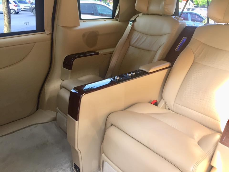 Luxgen 7 MPV RoyaLounge 2010 - Bán Luxgen 7 MPV CEO RoyaLounge năm sản xuất 2010, màu đen, xe nhập như mới