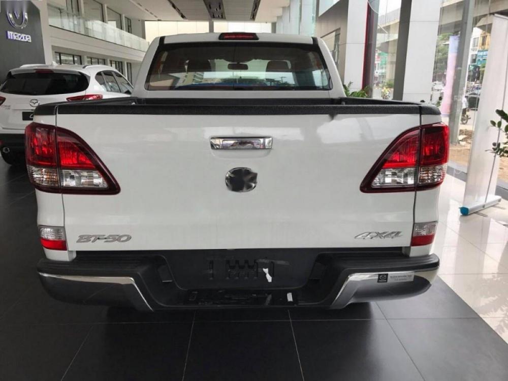 Mazda BT 50 2.2L 4x4 MT 2018 - Bán xe Mazda BT 50 2.2L 4x4 MT sản xuất năm 2018, màu trắng, nhập khẩu 