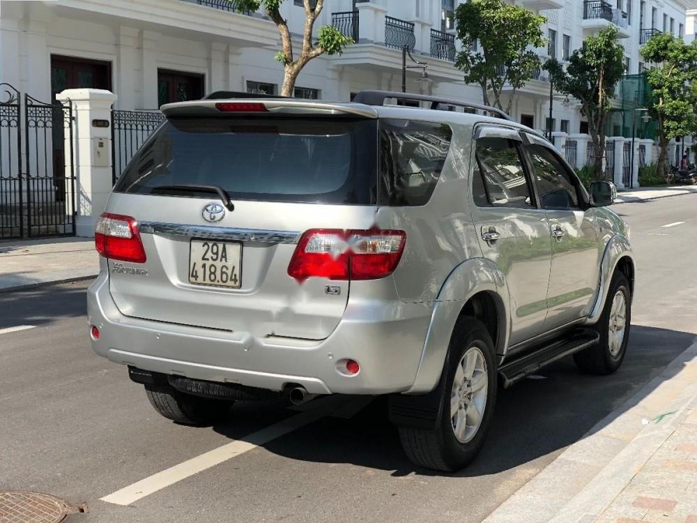 Toyota Fortuner 2.5G 2011 - Cần bán lại xe Toyota Fortuner 2.5G sản xuất năm 2011, màu bạc  