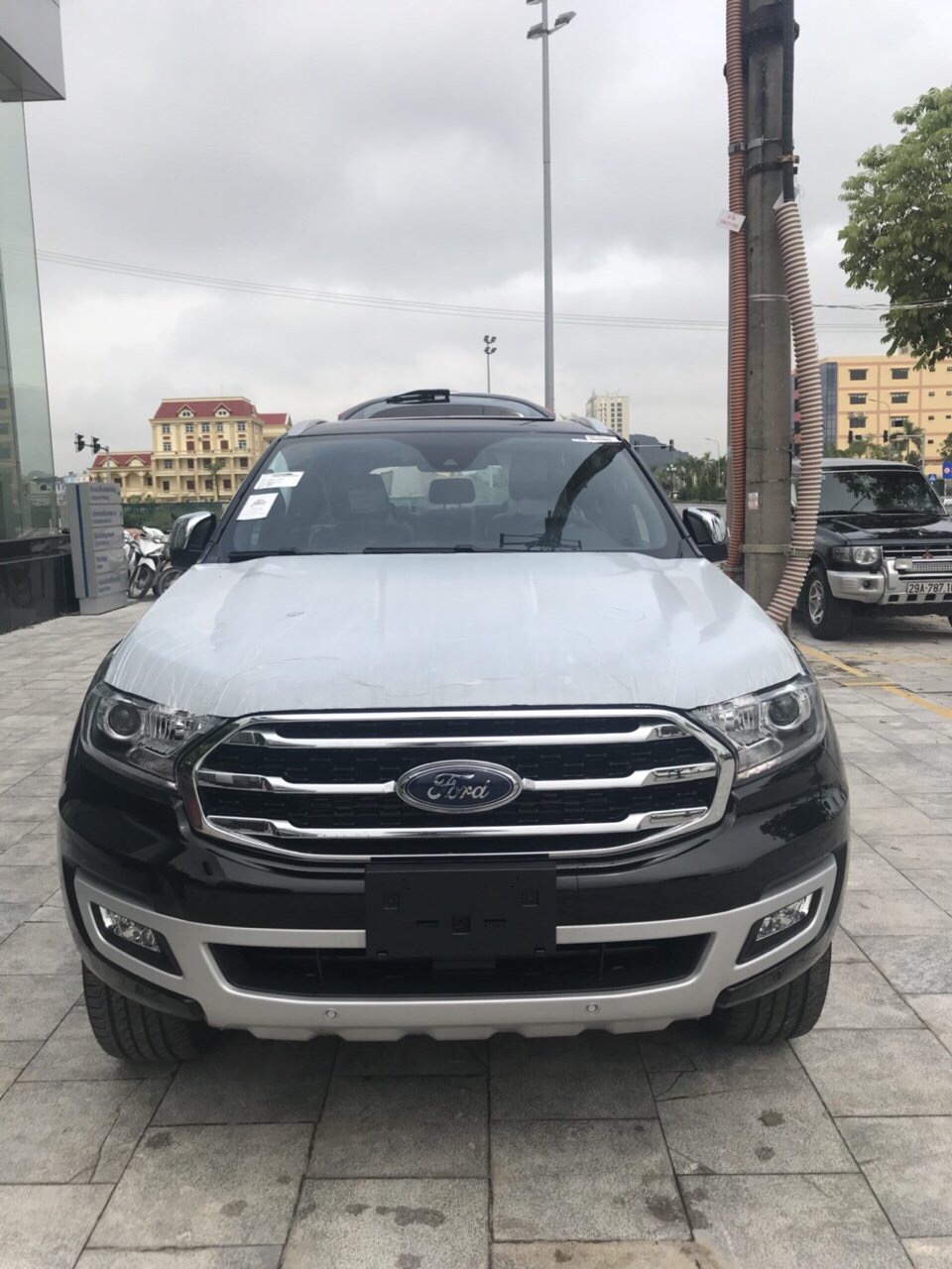 Ford Everest Titanium 2018 - Bán Ford Everest 2018 bản Titanium 4x2 hỗ trợ làm các thủ tục đăng ký đăng kiểm tại Phú Thọ LH: 0941921742