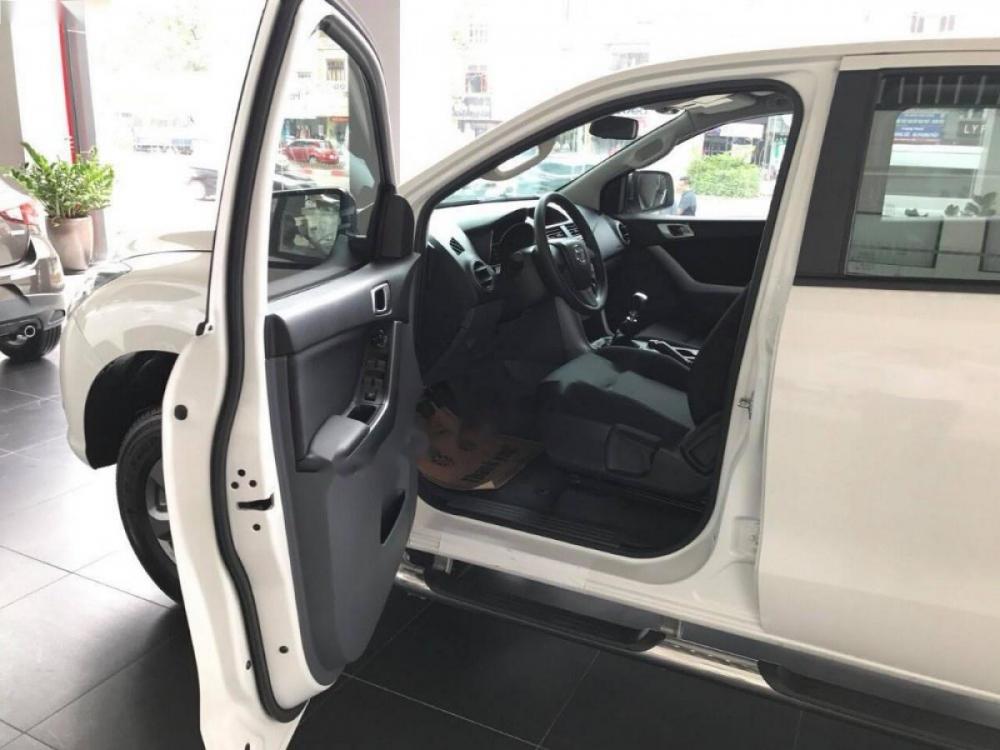 Mazda BT 50 2.2L 4x4 MT 2018 - Bán xe Mazda BT 50 2.2L 4x4 MT sản xuất năm 2018, màu trắng, nhập khẩu 