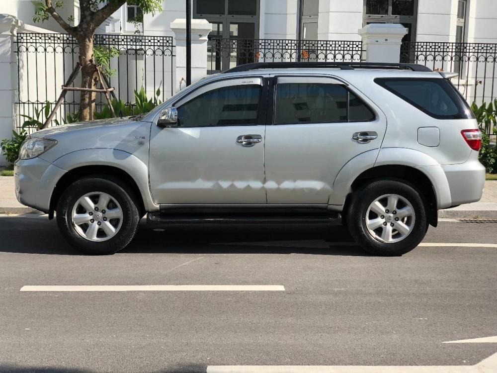 Toyota Fortuner 2.5G 2011 - Cần bán lại xe Toyota Fortuner 2.5G sản xuất năm 2011, màu bạc  