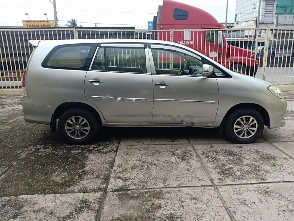 Toyota Innova G 2010 - Bán ô tô Toyota Innova G năm sản xuất 2010, màu bạc 