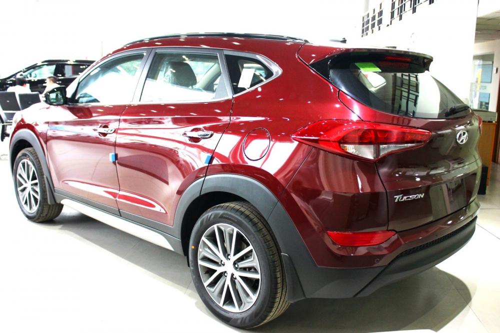 Hyundai Tucson 2.0 AT   2018 - Chỉ cần 270tr có thể nhận ngay Tucson 2.0 AT đặc biệt 2018. LH: 0905 444 641 Mr- Nhật để nhận được ưu đãi giá tốt