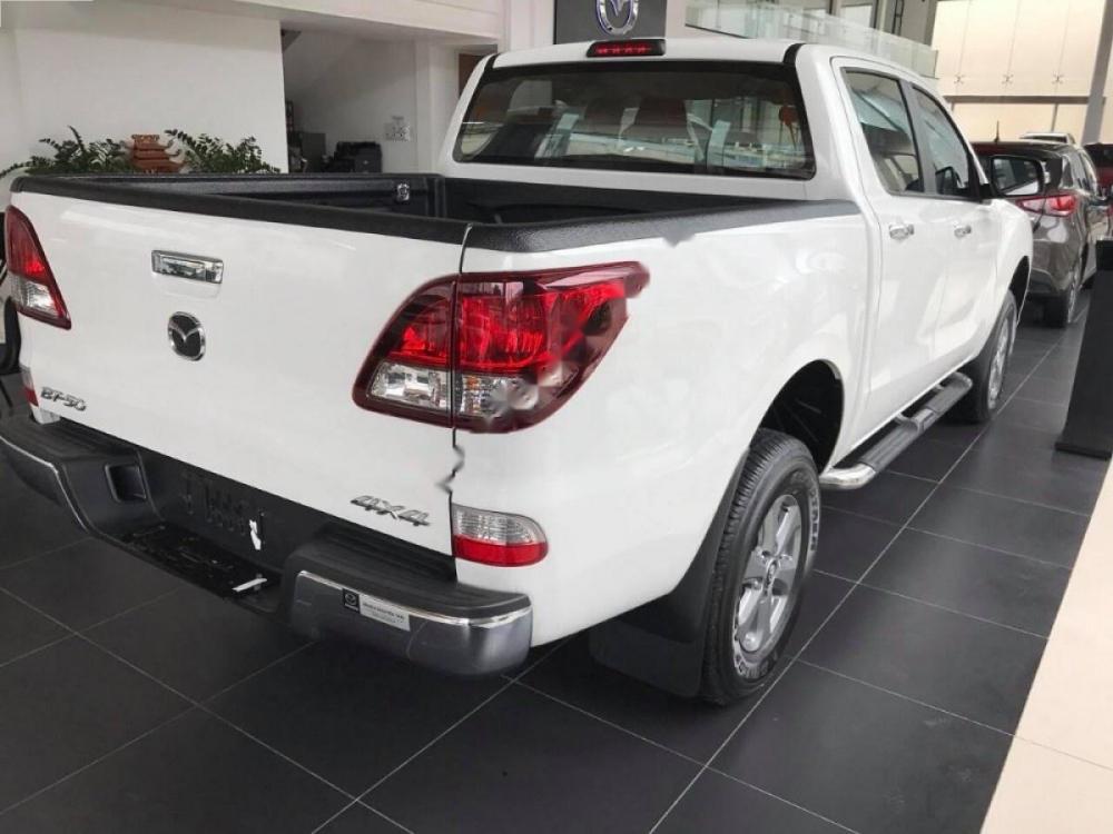 Mazda BT 50 2.2L 4x4 MT 2018 - Bán xe Mazda BT 50 2.2L 4x4 MT sản xuất năm 2018, màu trắng, nhập khẩu 