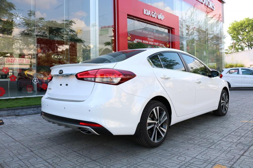 Kia Cerato 1.6 AT 2018 - Bán Kia Cerato 1.6 AT, đầy đủ tiện nghi, có hỗ trợ vay ngân hàng