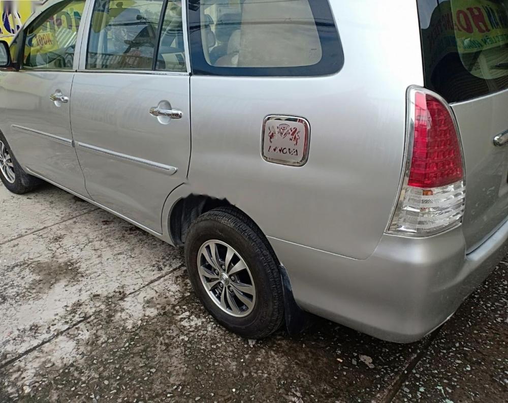 Toyota Innova G 2010 - Bán ô tô Toyota Innova G năm sản xuất 2010, màu bạc 